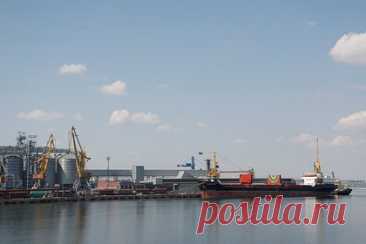 На Украине сообщили о повреждении порта Южный под Одессой