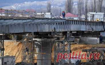 Предварительный бюджет нового транспортного нацпроекта оценили в ₽10 трлн. Предварительный бюджет будущего нацпроекта по развитию транспортной инфраструктуры оценивается в ₽10,2 трлн, выяснил РБК. Самые дорогостоящие мероприятия — это железнодорожные и автодорожные стройки