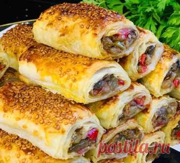 Patlıcanlı Kıymalı Börek Tarifi - YemekEv.com