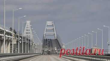 Движение автотранспорта по Крымскому мосту приостановили. Движение автомобильного транспорта по Крымскому мосту временно перекрыто. Читать далее