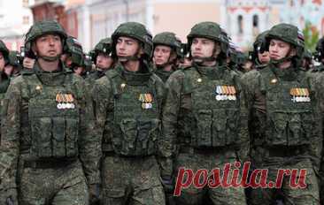 Бойцы СВО впервые приняли участие в параде Победы на Красной площади. В строю идут офицеры и солдаты, которые прибыли с линии боевого столкновения