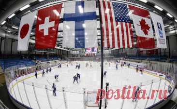 Болельщикам запретили приносить флаги России на матчи ЧМ-2024 по хоккею. Мировое первенство пройдет в Праге и Остраве с 10 по 26 мая. В IIHF заявили, что на матчах будут разрешены только флаги участников турнира. Сборная России отстранена от международных соревнований с февраля 2022 года