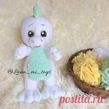 PDF Динозаврик крючком. FREE crochet pattern; Аmigurumi toy patterns. Амигуруми схемы и описания на русском. Вязаные игрушки и поделки своими руками #amimore - плюшевый динозаврик, большой динозавр из плюшевой пряжи.