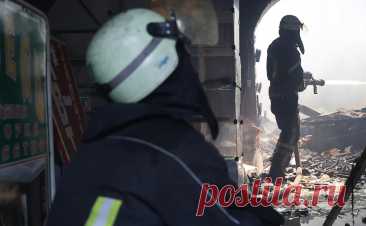 В Харькове после взрыва начался пожар на предприятии. На производственном предприятии в Индустриальном районе Харькова начался пожар после взрыва.