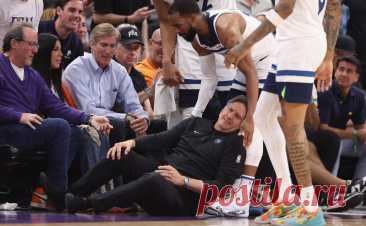 Тренер клуба НБА перенесет операцию после столкновения со своим игроком. Главный тренер «Миннесоты Тимбервулвз» Крис Финч получил серьезную травму колена после того, как в него случайно во время матча плей-офф врезался игрок собственной команды