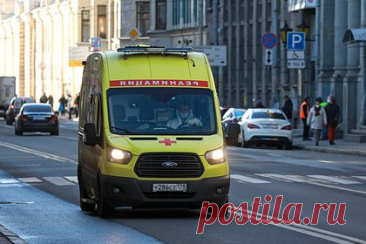 В Петербурге школьница попала в реанимацию из квартиры с антисанитарией