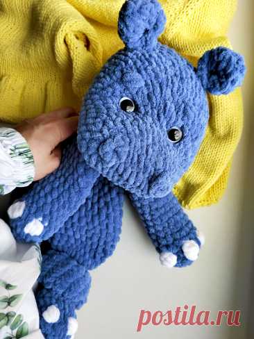 PDF Бегемотик крючком. FREE crochet pattern; Аmigurumi toy patterns. Амигуруми схемы и описания на русском. Вязаные игрушки и поделки своими руками #amimore - комфортер в виде бегемота из плюшевой пряжи, плюшевый бегемотик, большой бегемот крючком.