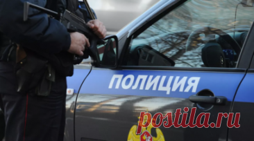 В Петербурге застрелили вооружённого мужчину, ранившего полицейского. Полицейский в Санкт-Петербурге обезвредил вооружённого мужчину, который ранил его коллегу. Читать далее