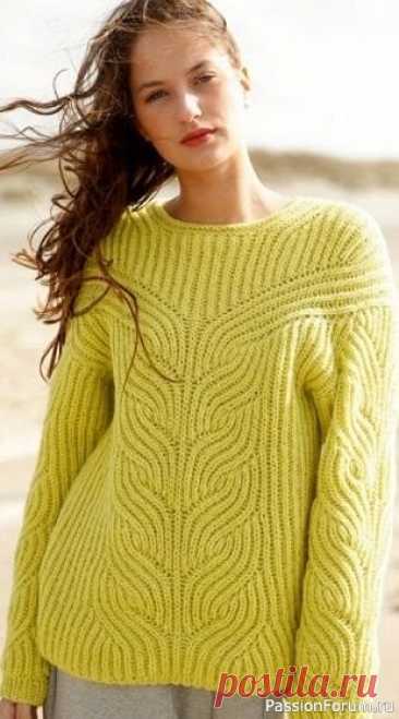 Стильный свободный пуловер спицами