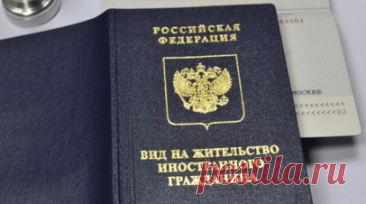 Пенсионер из Латвии, которого могли выдворить из России, получил ВНЖ. Александрс Димитриевс, 83-летний пенсионер из Латвии, которого могли выдворить из России из-за ошибки в документах, получил ВНЖ. Об этом сообщил RT вице-президент Единого координационного центра поддержки соотечественников (ЕКЦС) Иван Мельников. Читать далее