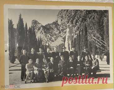 фотография фото приклеены в альбомных листах Крым (Шк марки верх)