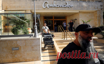 Полиция Израиля провела рейд в офисах катарского телеканала Al Jazeera. Израильская полиция провела рейд в офисах телеканала Al Jazeera и конфисковала оборудование телеканала после решения кабмина о прекращении его вещания в Израиле.