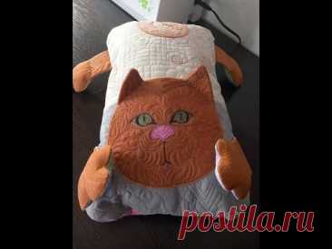 Котейка подушка игрушка , которая любит обниматься.