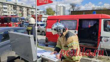 Таксист из Киргизии спас человека на пожаре в Екатеринбурге. В Екатеринбурге таксист вызвался помочь пожарным и спас мужчину во время пожара в многоэтажном доме. О деталях спасательной операции он рассказал aif.ru. Уроженец Киргизии Бобур Каримов работает в столице Урала водителем такси. Он увидел ...