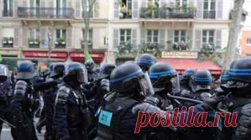 Полиция применила слезоточивый газ на демонстрации в Париже. Французские правоохранительные органы применили слезоточивый газ для разгона манифестантов на акции в честь 1 Мая в Париже. Читать далее