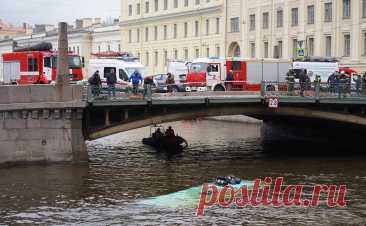 Четыре человека погибли в ДТП с автобусом в Петербурге. По факту гибели людей возбуждены уголовные дела. Водитель доставлен в полицию