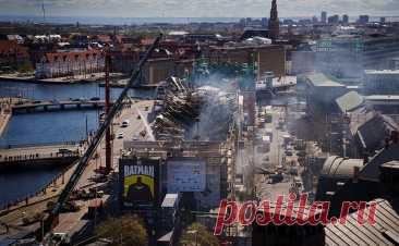 Пожар в здании биржи XVII века в Копенгагене не смогли потушить за сутки. Пожарные до сих пор не смогли полностью потушить возгорание в историческом здании фондовой биржи в Копенгагене, сообщила крупнейшая пожарная служба Дании Hovedstadens Beredskab.