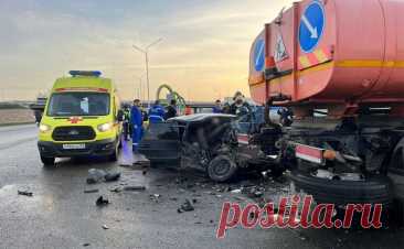 В Башкирии погибли пять человек в аварии с поливальной машиной. Около 7:00 на 1-м км Уфа — Оренбург водитель ВАЗ-2115 при выезде из города совершил столкновение с поливальной машиной, которая совершала разворот, погибли пять человек.