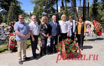 Посол Белоруссии в Грузии почтил память погибших в Великой Отечественной войне. Анатолий Лис отметил воевавших на войне грузин