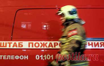 В Москве произошел пожар в административно-производственном здании. Внутри строения могут быть люди