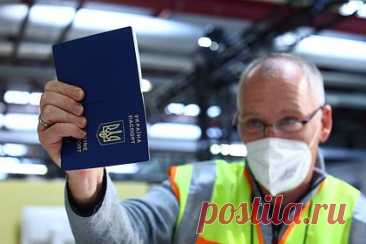 Получившие отказ в выдаче паспорта украинцы в Варшаве выразили недовольство