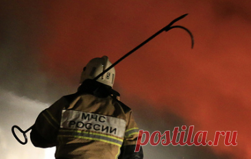 В Смоленской области после атаки БПЛА произошло возгорание на объекте ТЭК. Загорелась емкость с горюче-смазочными материалами