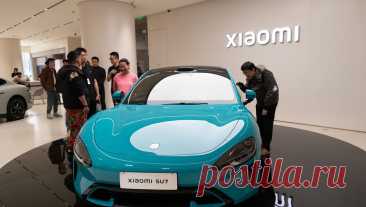 Xiaomi выпустила в продажу свой первый автомобиль. Можно ли на нем ездить. Электрокар Xiaomi SU7 от третьего по величине производителя смартфонов в мире вышел на рынок КНР. А российские дилеры обещают привезти машину уже в апреле по цене 4,2 млн рублей. Электромобиль найдет своего покупателя, поскольку узнаваемость Xiaomi не хуже, чем у Apple, отмечают эксперты.