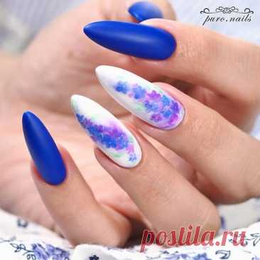 Красивые синие ногти с дизайном