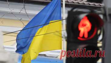 На экране челябинского автосалона заметили желто-синий флаг с проукраинским лозунгом. В Челябинске жители пожаловались на желто-синий флаг, появившийся на рекламном табло местного автосалона, сообщает 74.RU. Украинский флаг и лозунг, который признан Минюстом нацистским, высветились ранним утром 29 апреля на большом экране ...