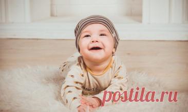 С точки зрения Кота –
жизнь понятна и проста:
Вовкин папа существует,
чтоб ходить Коту за рыбой,
Потому что сами рыбы
прыгнуть в миску не смогли бы;
Мама Вовки – ну, чтоб было
с кем дремать под телевизор,