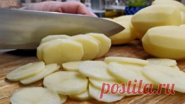 Старый советский рецепт, а все про него забыли. Съедается до последнего кусочка не глядя (картошка с колбасой) | Розовый баклажан | Дзен