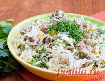 Салат с сухариками Ингредиенты:Сухарики — 150 гКапуста — 300-350 гОгурцы соленые — 150 гКукуруза — 200 гДомашний майонез — 2-3 ст. л.Приготовление:1. Все ингредиенты не имеют четкого веса. Все на ваш взгляд и вкус. Что любите больше — то и добавляйте больше.2. Нарезаем...