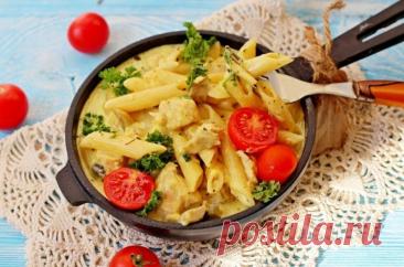 Паста с курицей и грибами под сырным соусом Ингредиенты:Паста — 250 гФиле куриное — 300 гВешенки — 300 гМасло растительное — 1 ст. л.Сыр — 150 гСливки (15%) — 500 млКарри — по вкусуСоль — по вкусуПерец черный — по вкусуОрегано (сушеный) — 1 ч. л.Приготовление:1. Куриное...