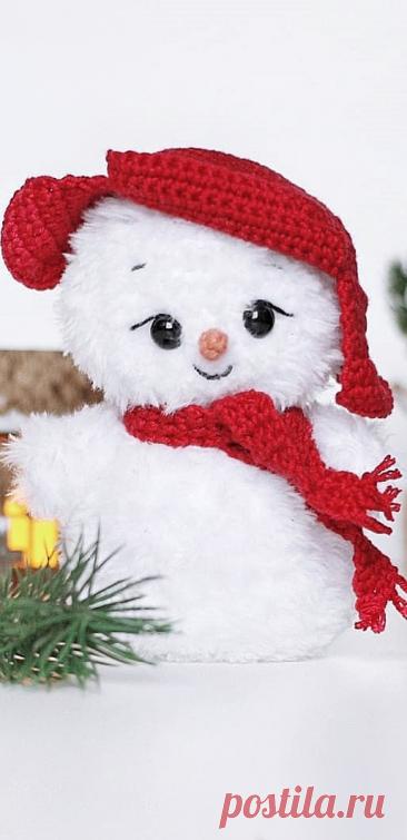 PDF Снеговичок крючком. FREE crochet pattern; Аmigurumi doll patterns. Амигуруми схемы и описания на русском. Вязаные игрушки и поделки своими руками #amimore - плюшевый снеговик, Новый год, снеговичок.