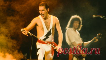 История песни Queen Radio Ga Ga начинается с детской фразы сына Роджера Тейлора и заканчивается одним из самых узнаваемых концертных припевов группы.