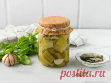 Маринованные черешки сельдерея