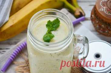 Смузи из манго и банана Смузи из манго и банана – вкусный и невероятно полезный напиток, который предпочтительнее пить сразу после приготовления. Очень удобно использовать погружной блендер и большой стакан, также подойдет блендер с чашей. Для получения действительно вкусного смузи нужно взять спелые...