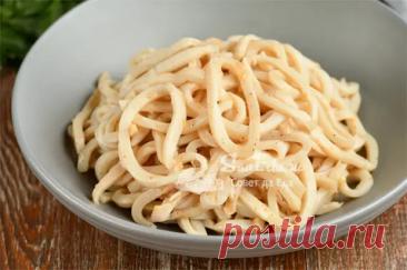 Так кальмары и мидии на праздничный стол мало кто готовит, а зря. Очень вкусно и просто в приготовлении