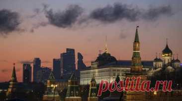 SHOT: над Москвой пролетело небесное тело, похожее на метеорит. Похожее на метеорит небесное тело заметили жители Москвы и Подмосковья около 06:30. Читать далее