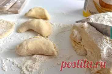 Дай отдохнуть и посоли. Вареники: 11 ошибок при лепке и варке Статья автора «Аргументы и факты – aif.ru» в Дзене ✍: Вареники — универсальное блюдо, можно приготовить на завтрак, можно — на ужин. Да еще и сделать десяток разных начинок.