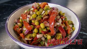 этот простой, но невероятно вкусный салат называют «Колыма». Делается быстро, ингредиенты самые доступные, а вкус — яркий и свежий.