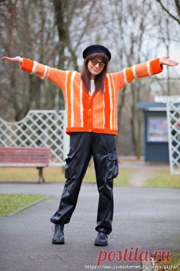 Яркий кардиган!