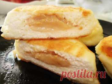 Сырники с вареной сгущенкой Ингредиенты:Творог — 500 гЯйца — 2 шт. Сахар — 6 ст. л.
Манная крупа — 6 ст. л. Вареная сгущенка — 0,3 банки Мука — для обваливания сырников Растительное масло — для жаркиПриготовление:1. Для начала необходимо приготовить...