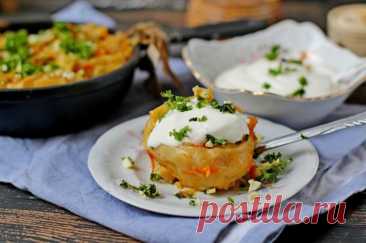 Штрудели с капустой Ингредиенты:Капуста (свежая) — 500 гЛук репчатый — 1 шт.Морковь — 2 шт.Масло растительное — 2 ст. л.Яйцо — 1 шт.Уксус (9%) — 1 ч. л.Вода (теплая) — 100 млСоль — по вкусуМука пшеничная — 250 гПриготовление:1. Для начинки лук нарезать...