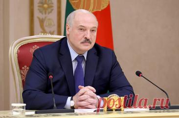 Лукашенко заявил, что Мадуро может приехать в Белоруссию, если захочет. При этом президент республики назвал лидера Венесуэлы не тем человеком, который "все бросит и у бежит"