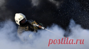 При пожаре в Ленинградской области погибли женщина и двое детей. В Лужском районе Ленинградской области после ликвидации пожара обнаружили тела 45-летней женщины и двух детей пяти и 12 лет, возбуждено уголовное дело о причинении смерти по неосторожности. Читать далее