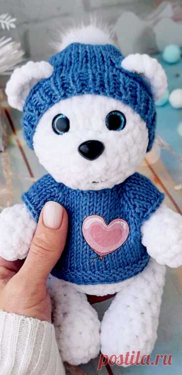 PDF Мишка крючком. FREE crochet pattern; Аmigurumi animal patterns. Амигуруми схемы и описания на русском. Вязаные игрушки и поделки своими руками #amimore - плюшевый медведь, медвежонок из плюшевой пряжи, мишка в одежде.