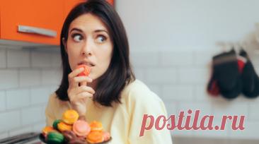 Диетолог Денисова назвала желание больше есть защитной реакцией организма на зиму. Врач-диетолог Наталья Денисова выразила мнение, что желание больше есть и меньше двигаться — это защитная реакция организма на зиму. Читать далее