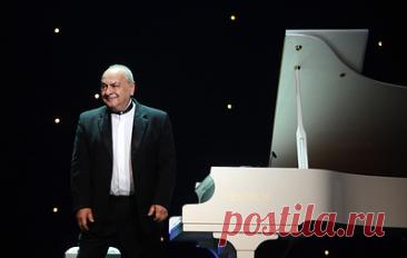 Аккомпанировал Толкуновой и Кобзону. Жизнь и творческий путь Левона Оганезова. Народный артист РФ умер 13 декабря 2025 года в возрасте 84 лет