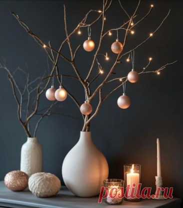 Зимние нарядные веточки Зимние нарядные веточкиНовогодние композиции с голыми ветками и елочными шарами смотрятся очень необычно и красиво.